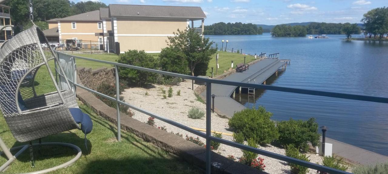 Baymont On The Lake By Wyndham Hot Springs Exterior foto