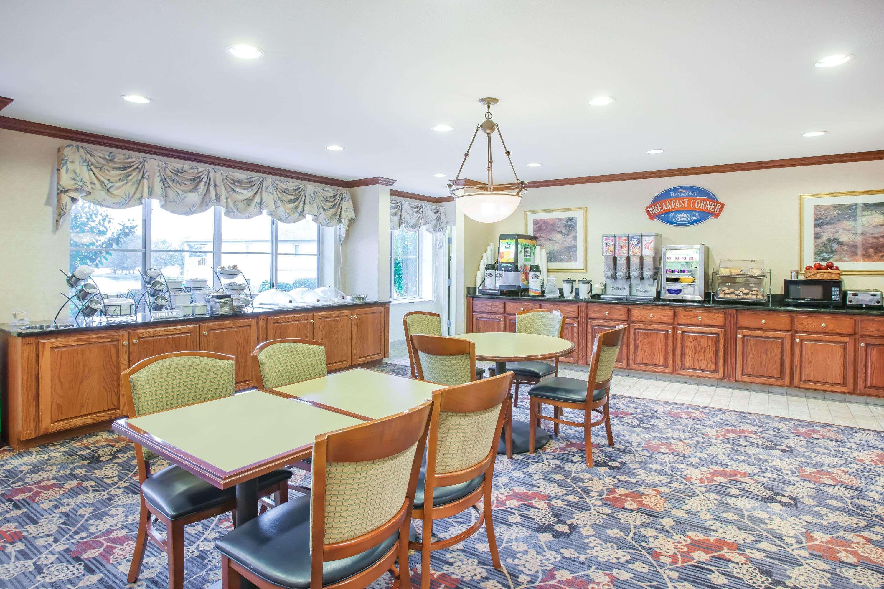 Baymont On The Lake By Wyndham Hot Springs Exterior foto