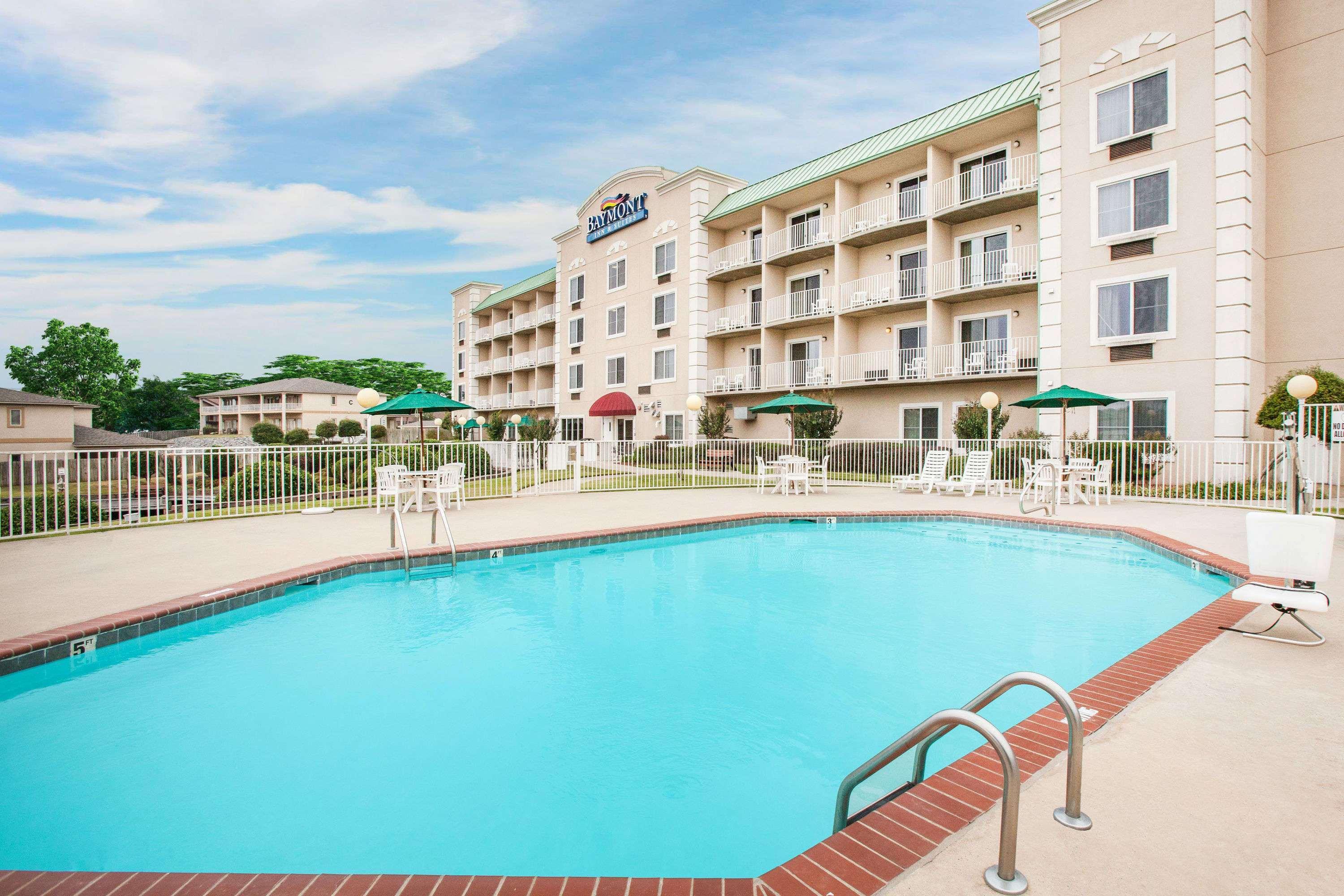 Baymont On The Lake By Wyndham Hot Springs Exterior foto